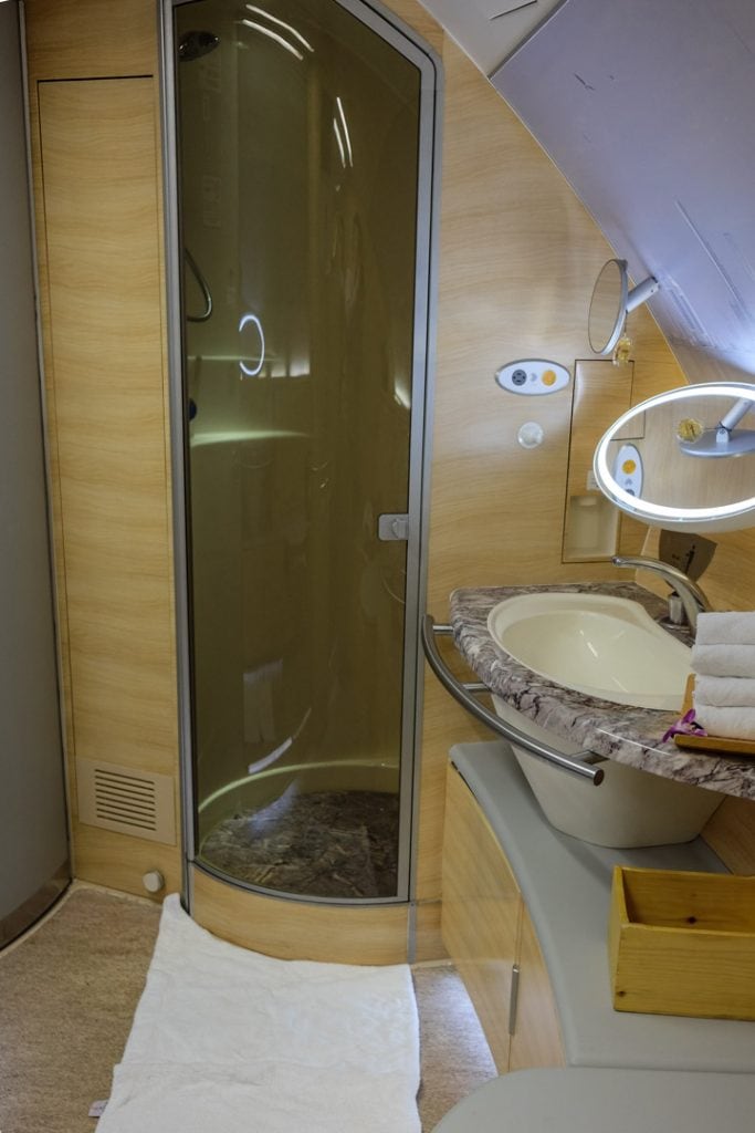 Emirates-First-Class-Suite-A380-43