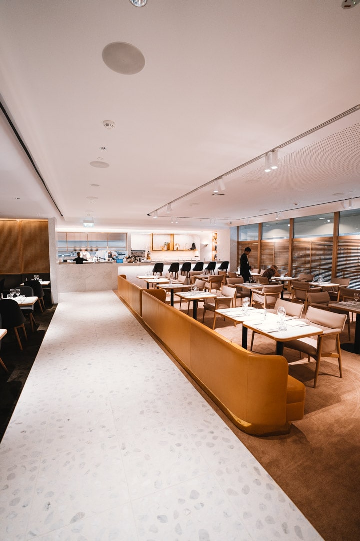 Qantas lounge first class singapore T1 review